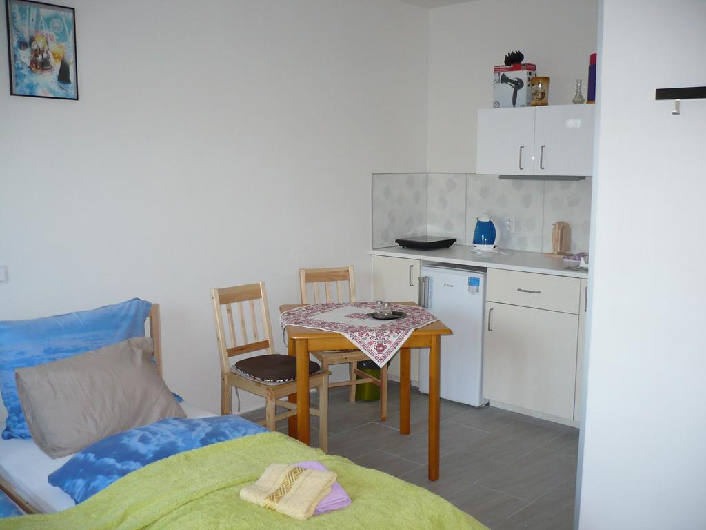 Rivendell Apartments Прага Екстериор снимка