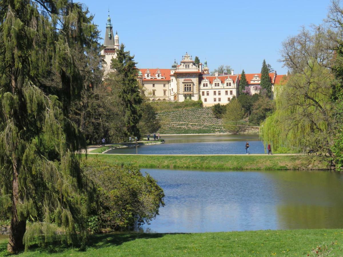 Rivendell Apartments Прага Екстериор снимка