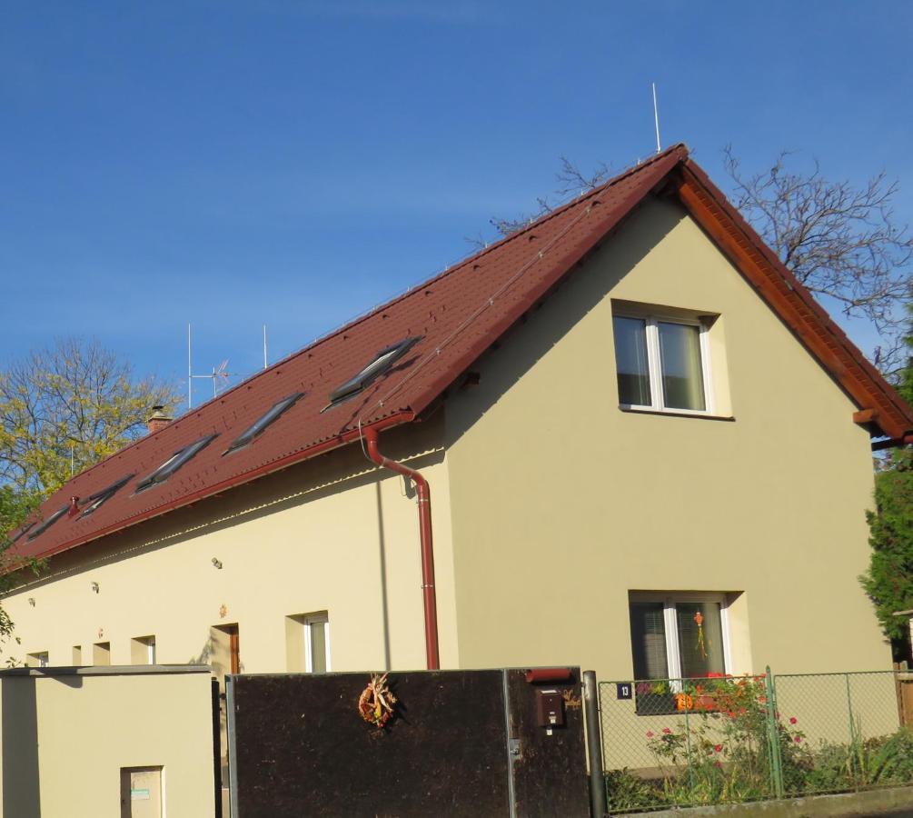 Rivendell Apartments Прага Екстериор снимка