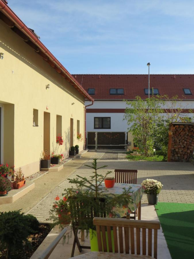 Rivendell Apartments Прага Екстериор снимка